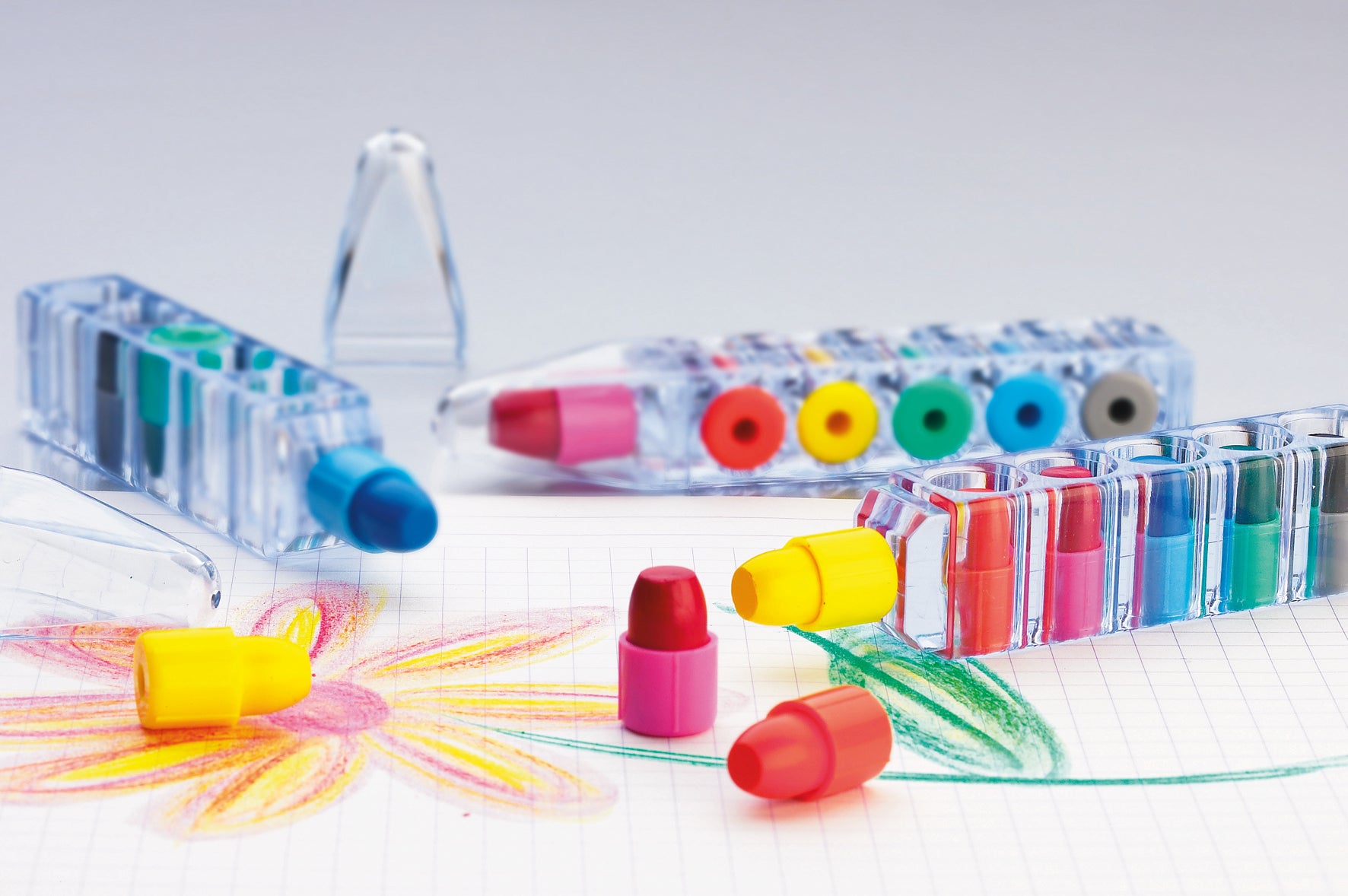 MAGIC Wax Crayon Set in Pen Container