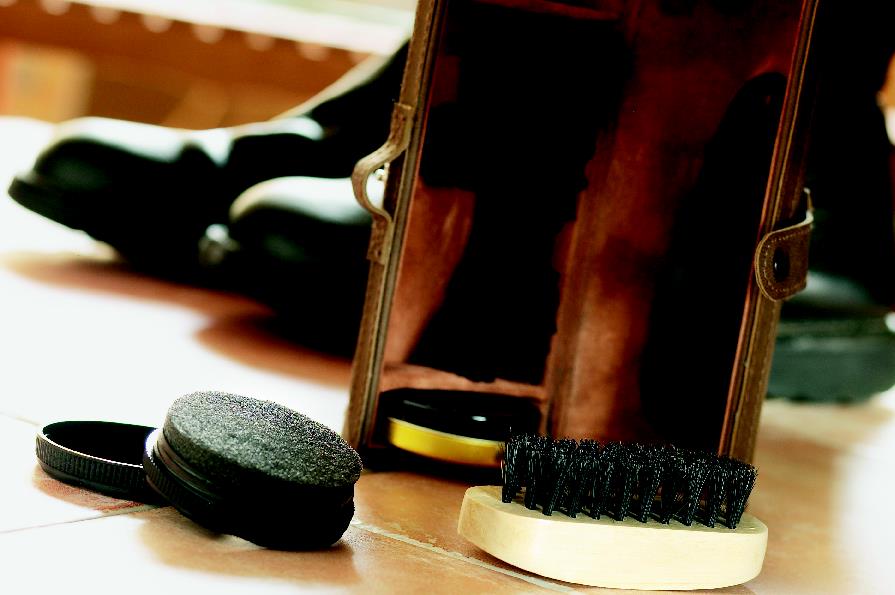 GENTLEMAN Luxury Shoe Polish Kit Gift Set