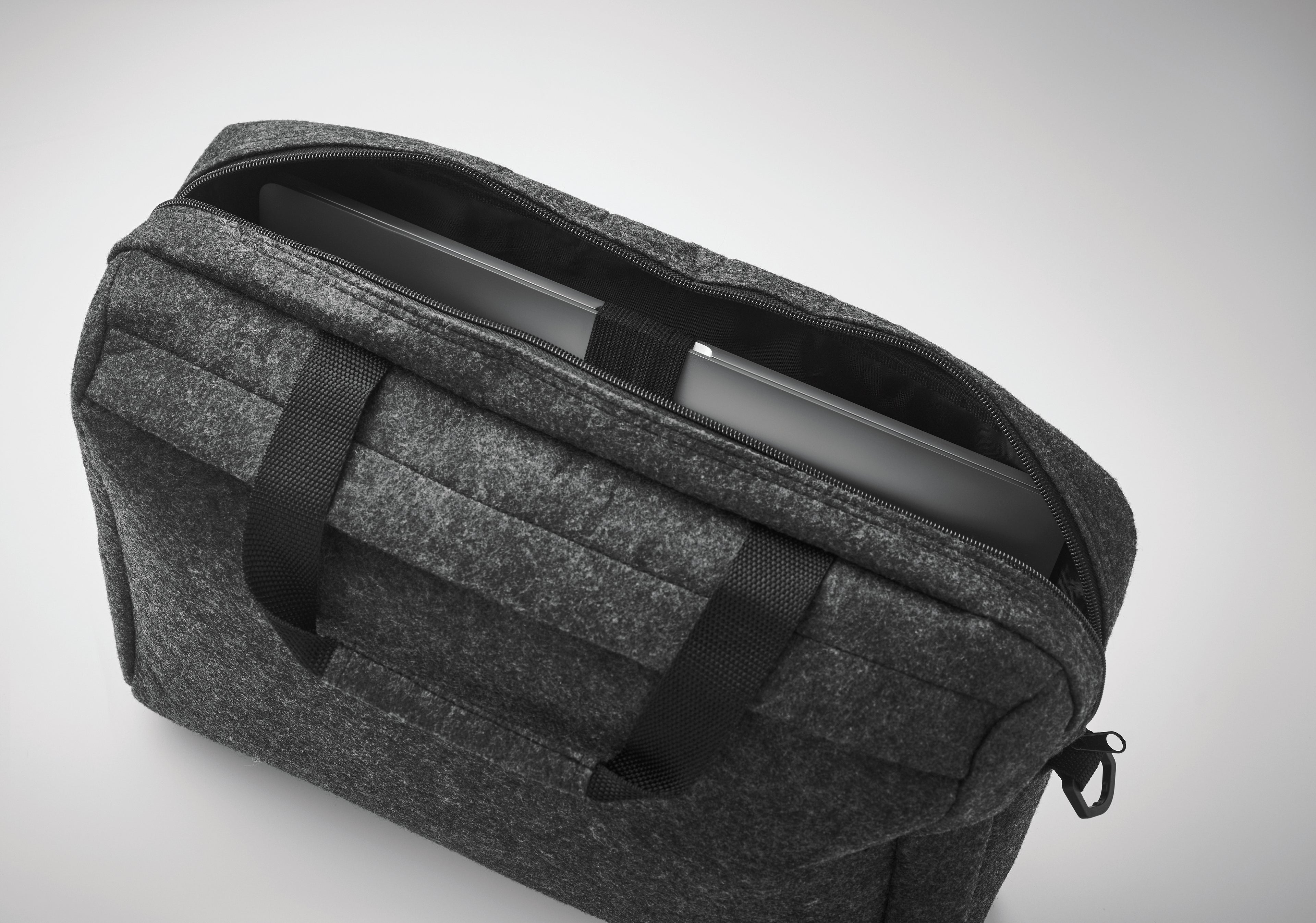 PLANA 15 Inch RPET Felt Laptop Bag