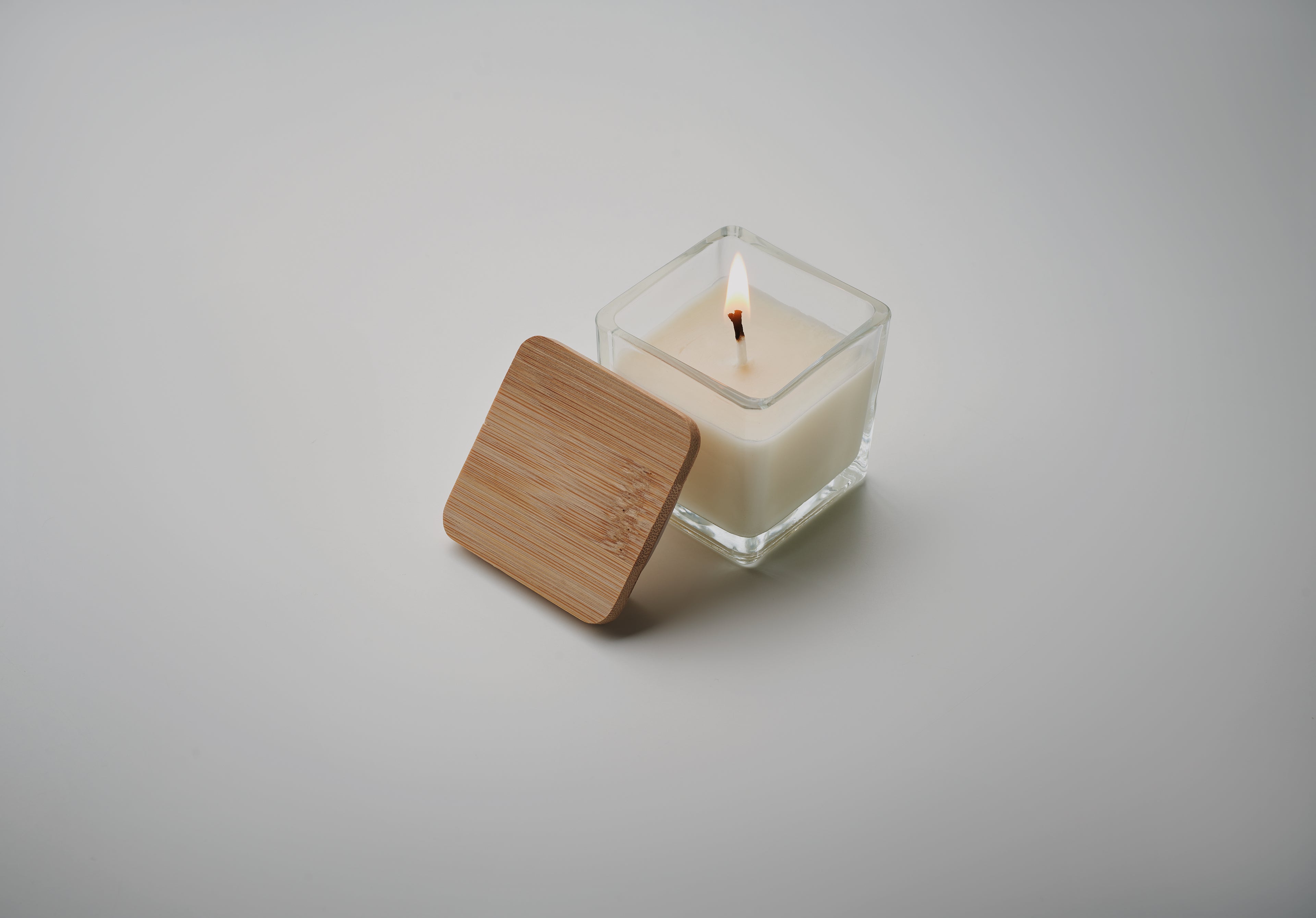 PILA Scented Candle with Bamboo Lid 50g