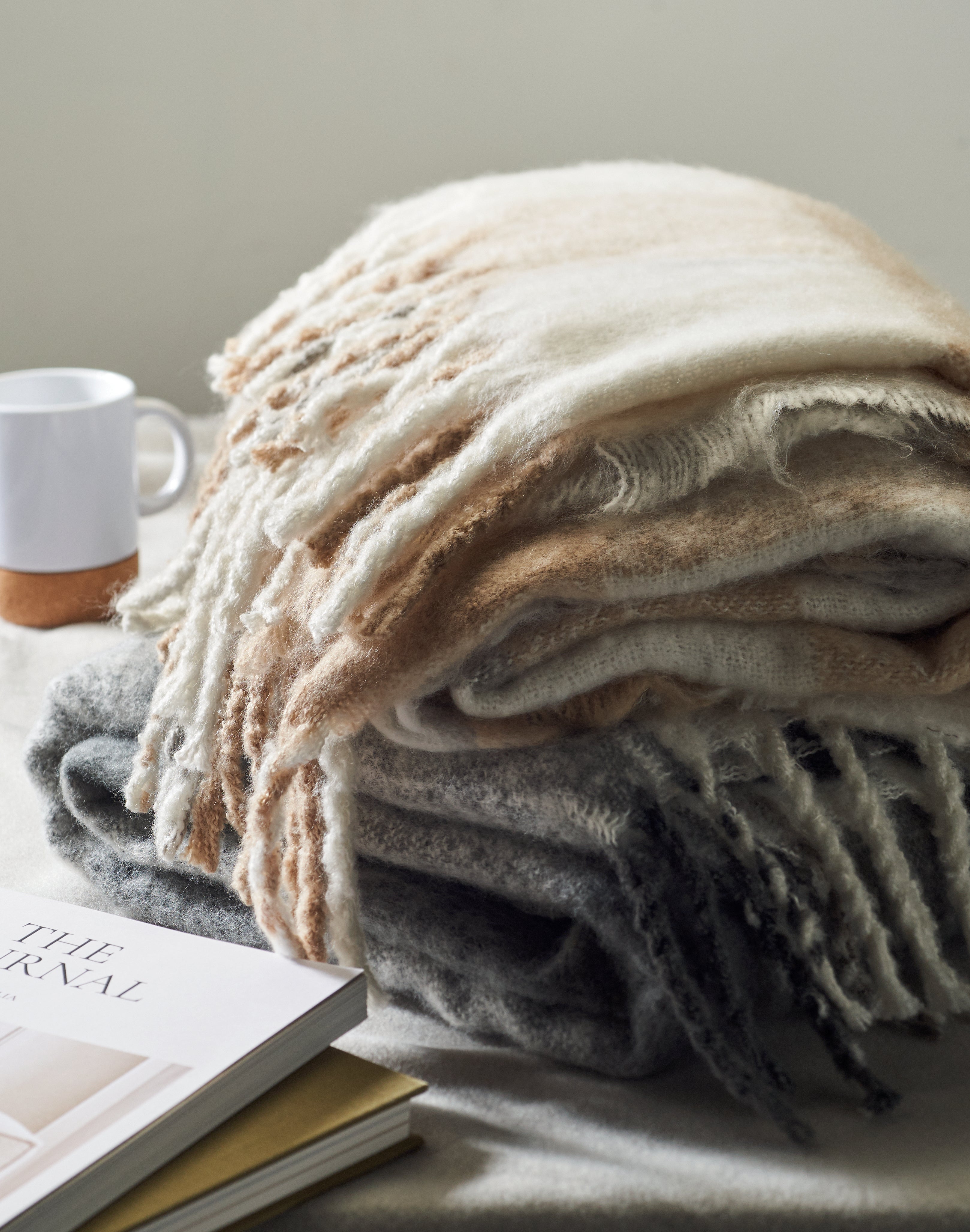 QUET Chequered Mohair Feel RPET Blanket