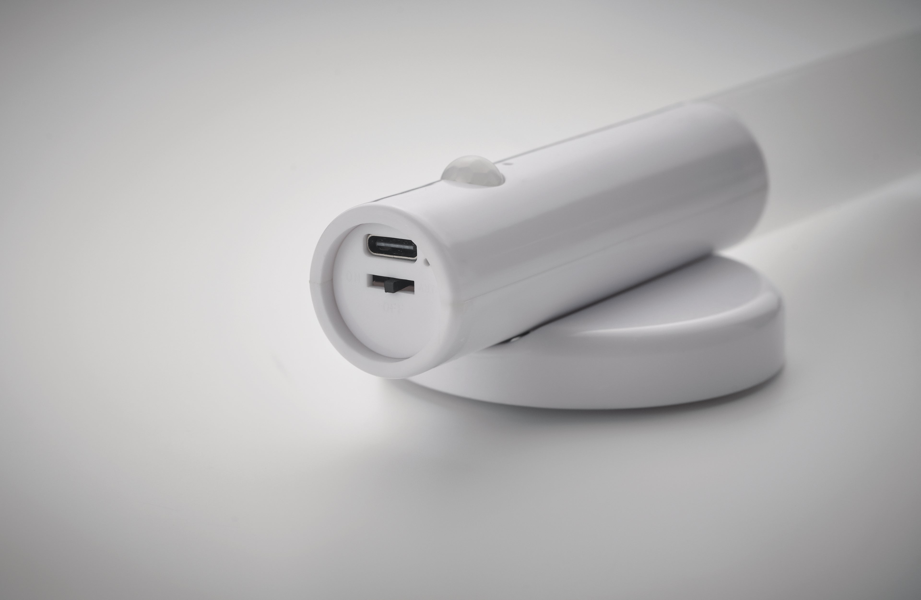 SENLUZ Rechargeable Magnetic Sensor Emergency Torch Light