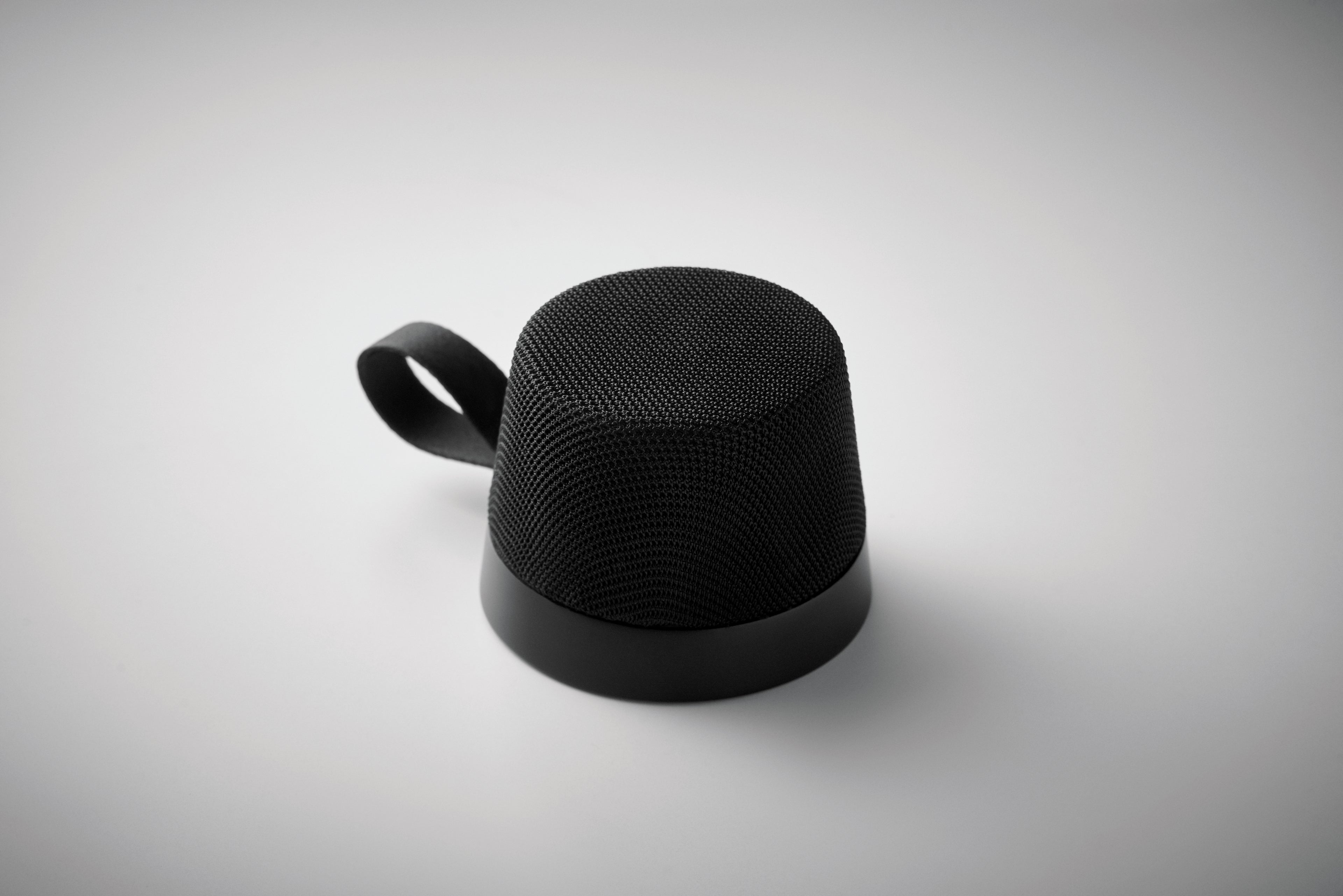ESCUHE 3W Wireless Speaker with Stand