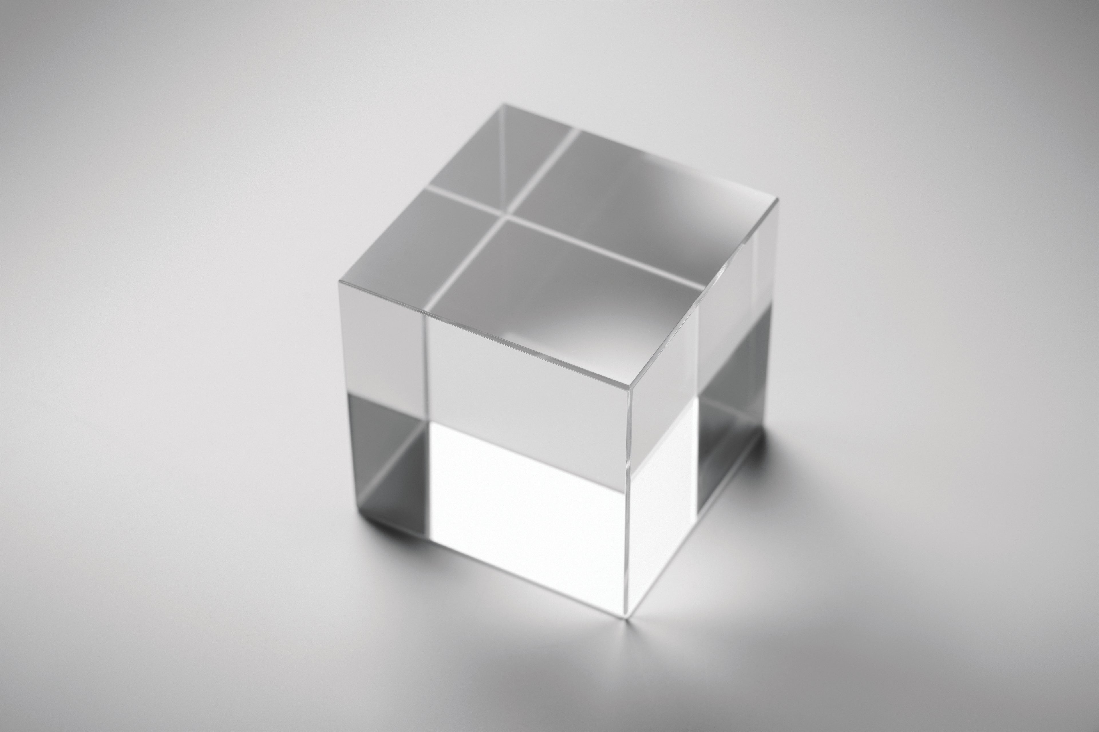 Kubeward Glass Cube Award with Gift Box